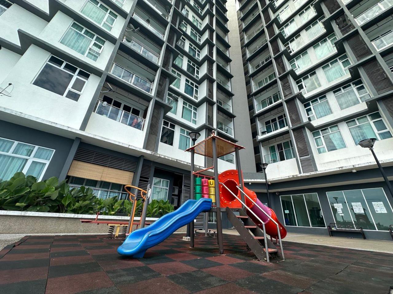 Cahaya Qaira Homestay @ D'Perdana コタバル エクステリア 写真