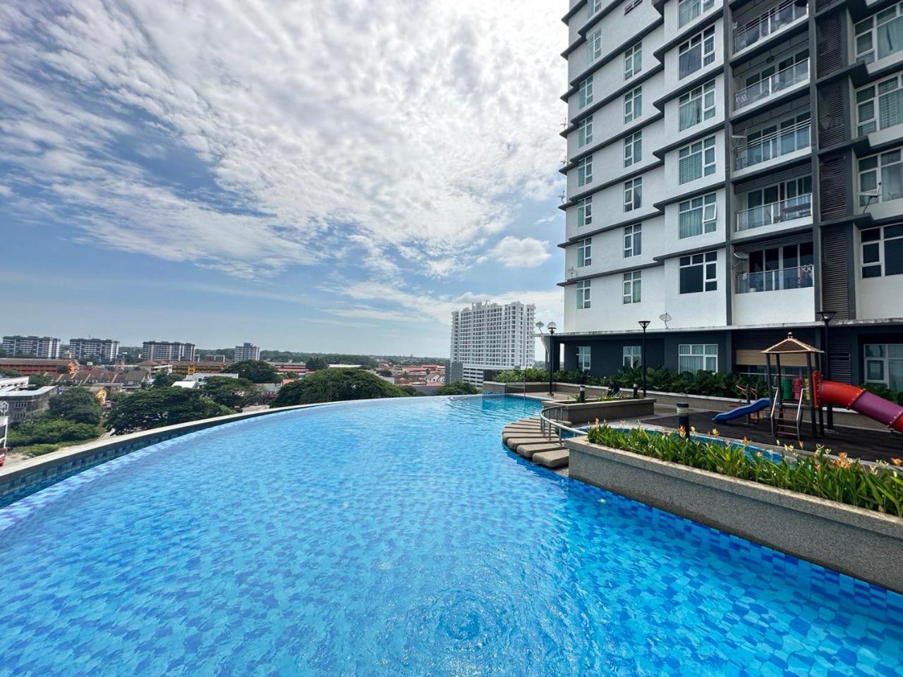 Cahaya Qaira Homestay @ D'Perdana コタバル エクステリア 写真