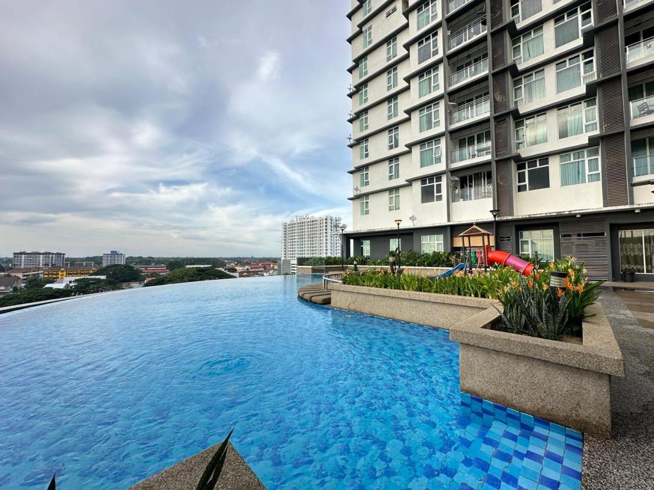 Cahaya Qaira Homestay @ D'Perdana コタバル エクステリア 写真