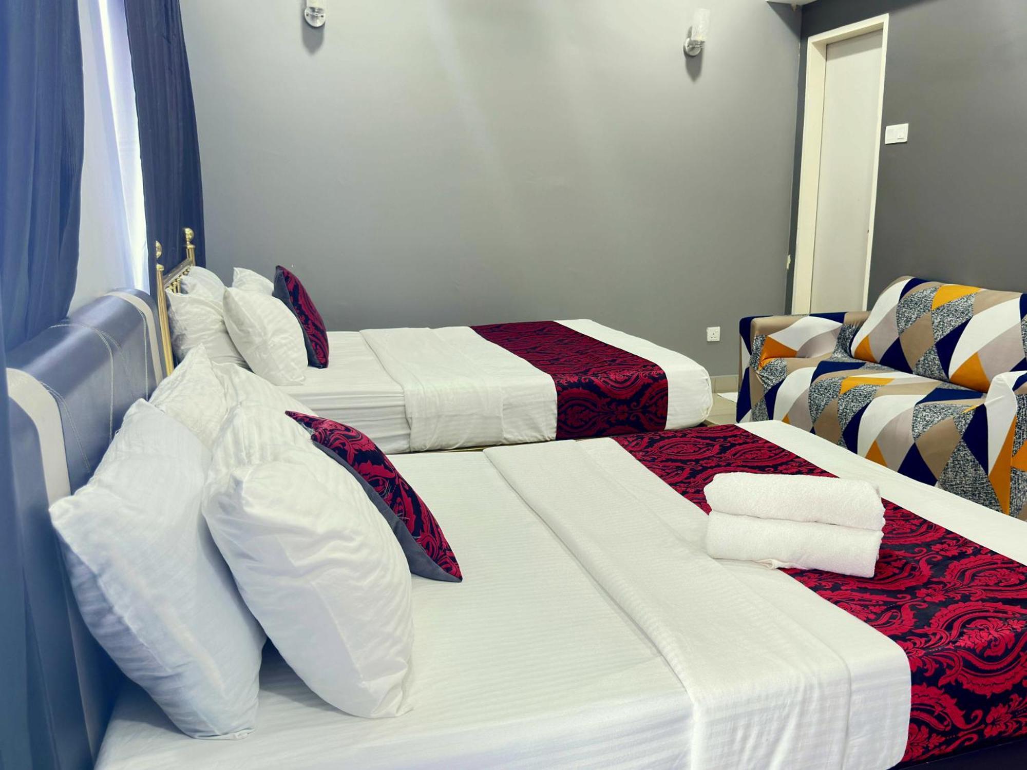 Cahaya Qaira Homestay @ D'Perdana コタバル エクステリア 写真