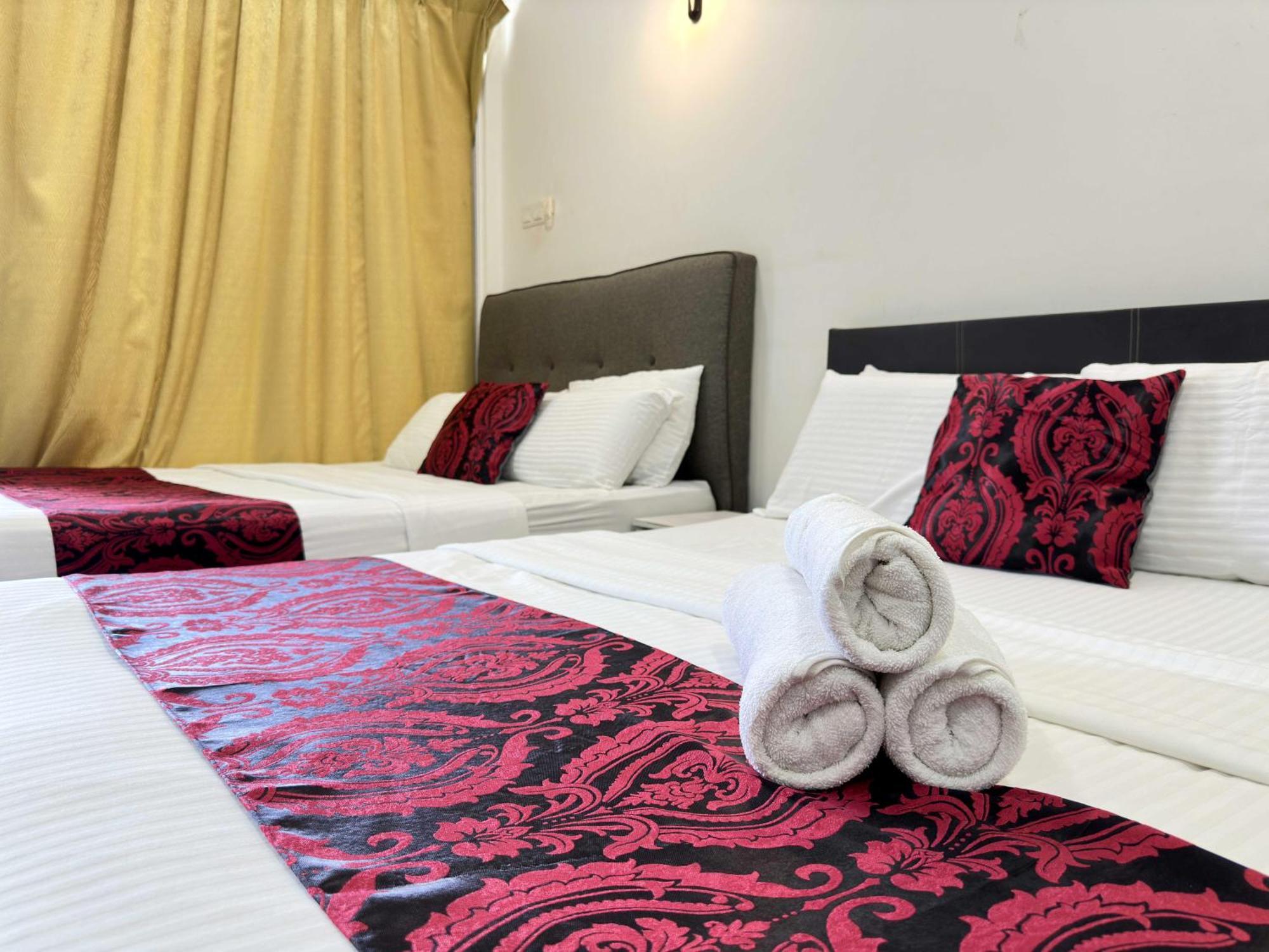 Cahaya Qaira Homestay @ D'Perdana コタバル エクステリア 写真