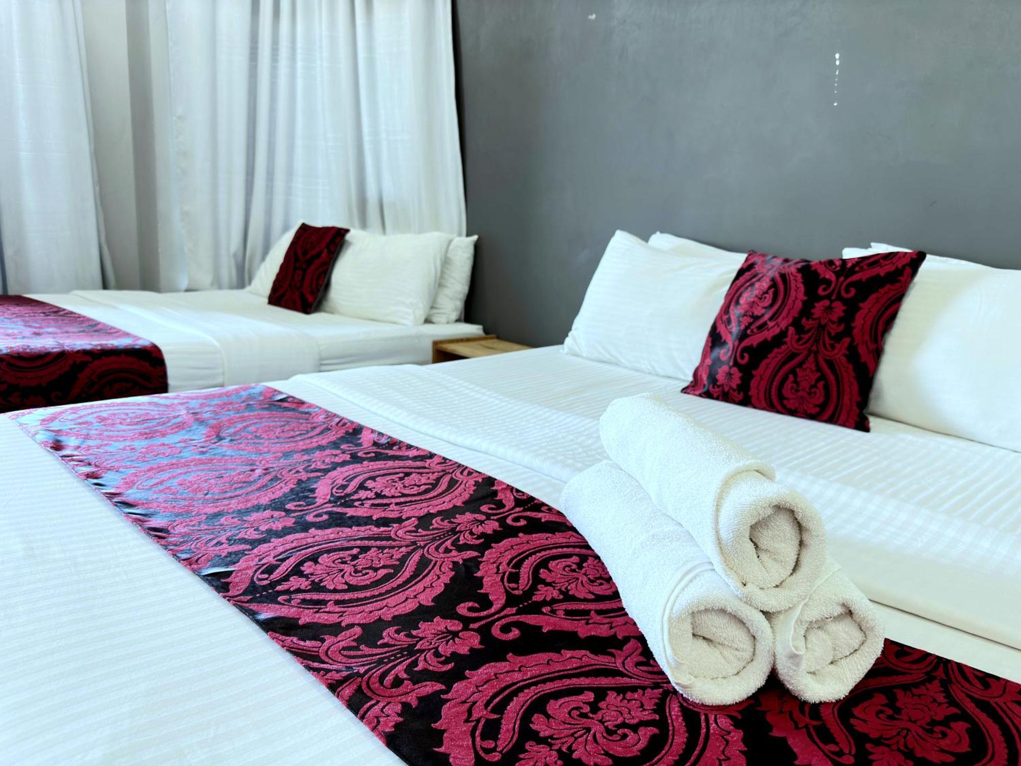Cahaya Qaira Homestay @ D'Perdana コタバル エクステリア 写真